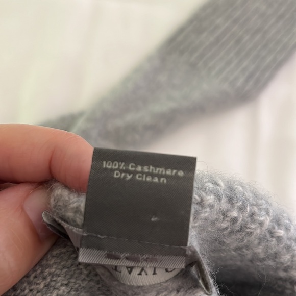 Ann Taylor Gray-Marled Cashmere Turtleneck Sweater, M, Excellent Condition. - Picture 10 of 10